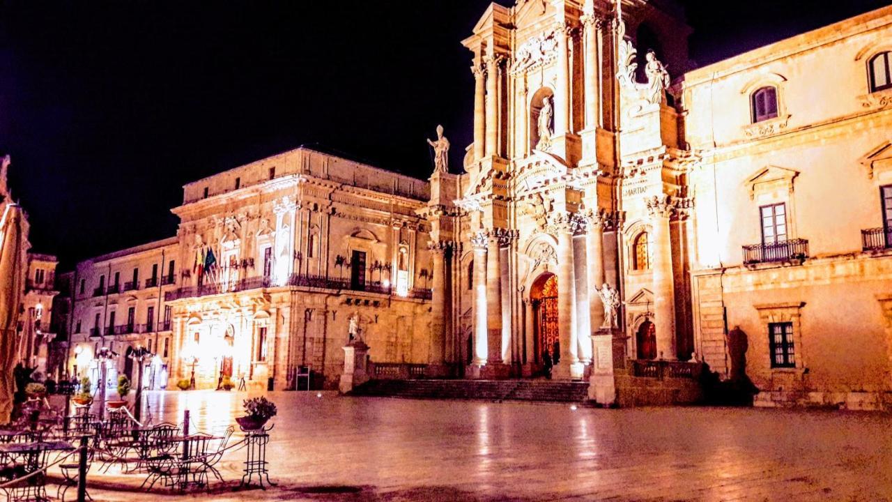 Elegante Appartamento In Palazzo Storico Ortigia Сиракуза Екстериор снимка