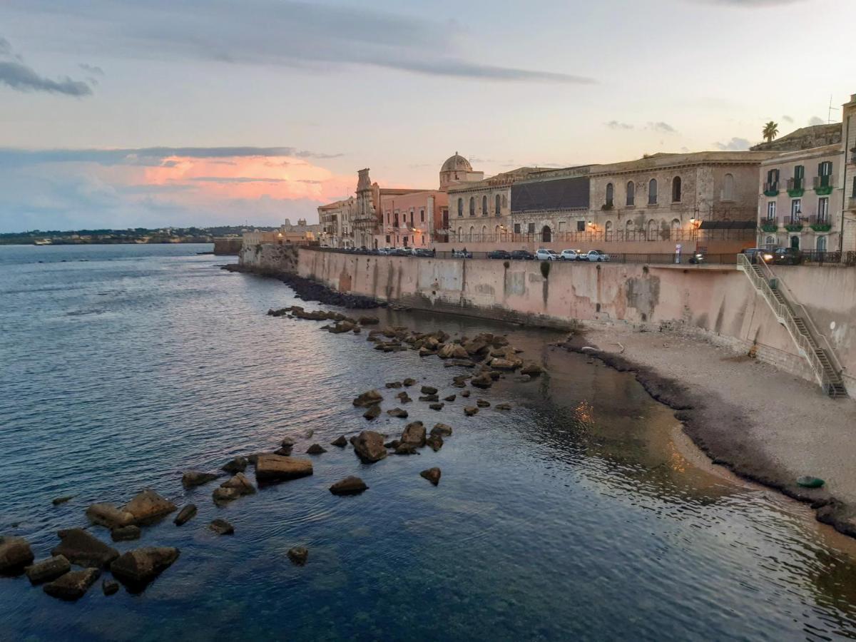 Elegante Appartamento In Palazzo Storico Ortigia Сиракуза Екстериор снимка