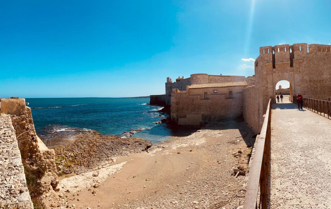 Elegante Appartamento In Palazzo Storico Ortigia Сиракуза Екстериор снимка